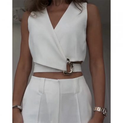 Eleganten top z unikatnim dizajnom