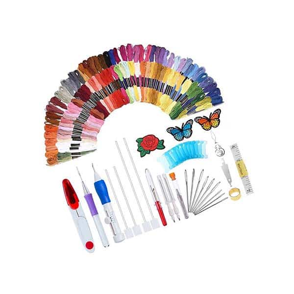EmbroideryKit, 136-delni komplet niti in drugih najpogostejših pripomočkov za vezenje